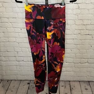 Old Navy Active Elevate Floral Leggings Size Small